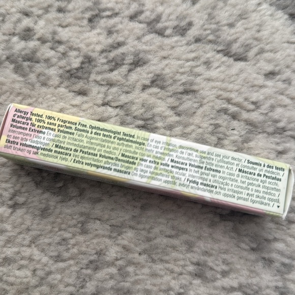 Clinique High Impact Extreme Volume Mascara - 01 extreme black - New in Box! - Picture 3 of 5